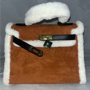 Cozy Faux Shearling Suede Top Handle Satchel w/ Lock Detail – Winter Chic